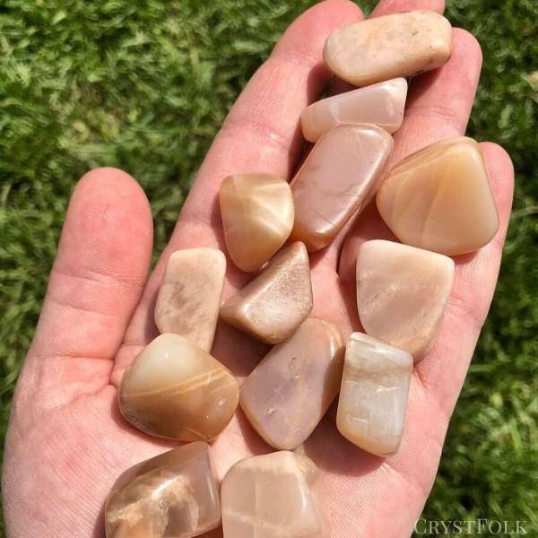 peach moonstone crystal meaning